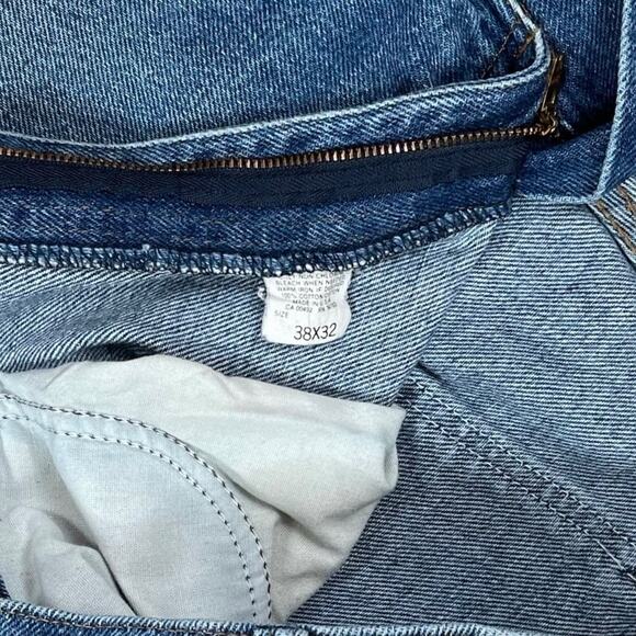 Vintage Lee MR Jeans Medium Wash Denim Straight Fit Made in USA Tan Logo Tab 90s - Picture 5 of 6